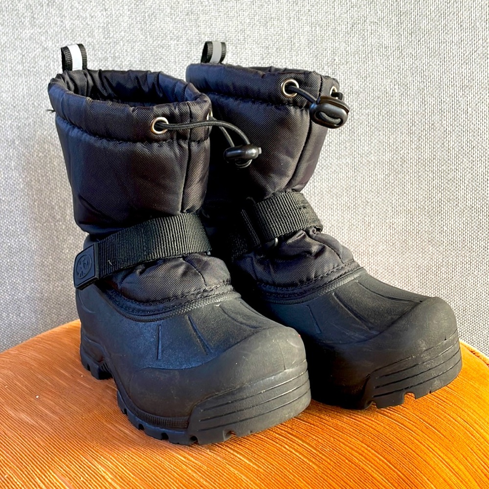 EUC Northside SZ 11 Snow Boots